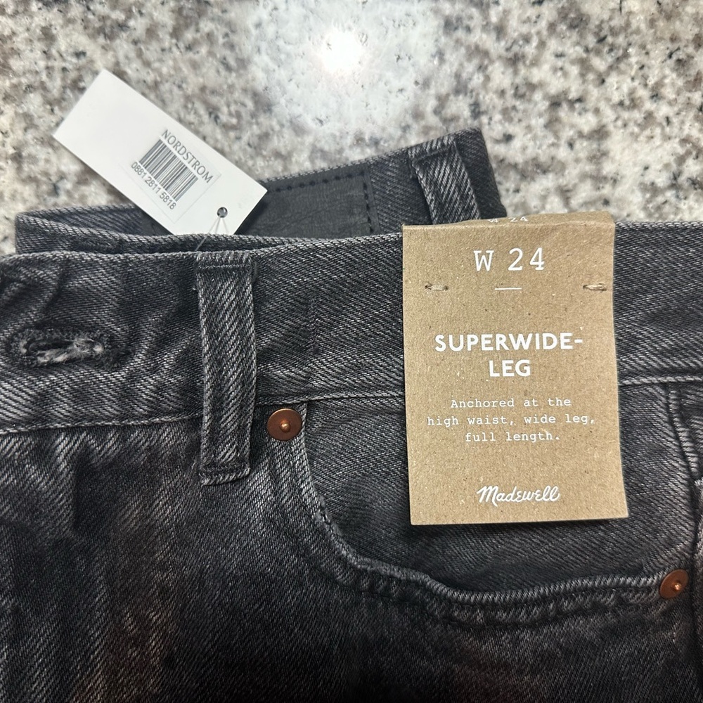 NEW! Madewell- Superwide Leg Jeans in Kingswood Wash Faded Black Size 24